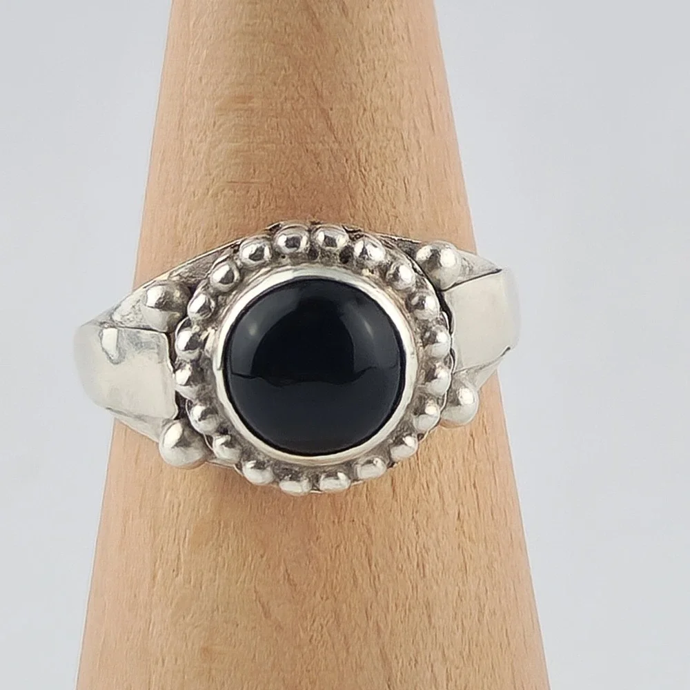 Vintage 925 Sterling Silver Ring with Black Onyx Stone Size‎ 9